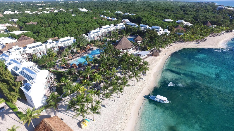 Sandos Caracol es un hotel todo incluido en un entorno único natural entre la selva, el manglar y el mar